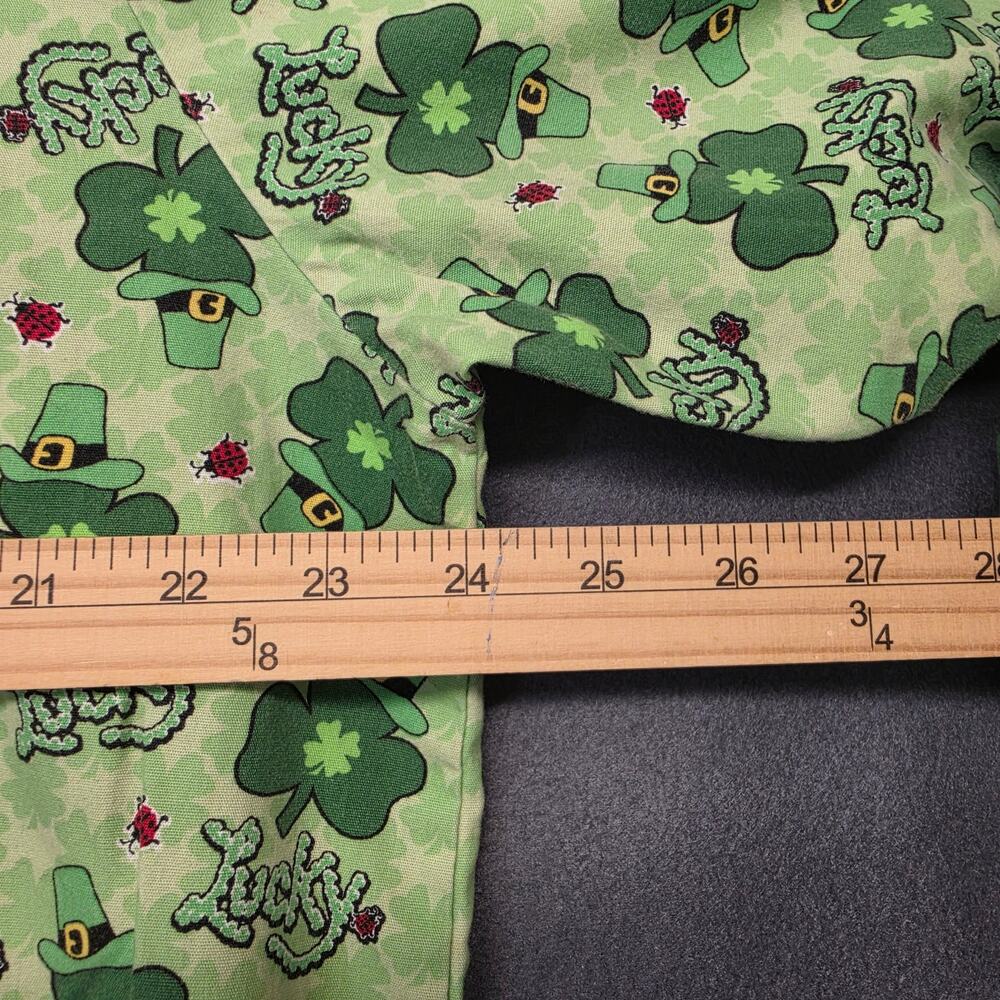 St Patricks Day Scrub Top Jacket Womens XL Shamrock Leprechaun Long Sleeve - Picture 3 of 7